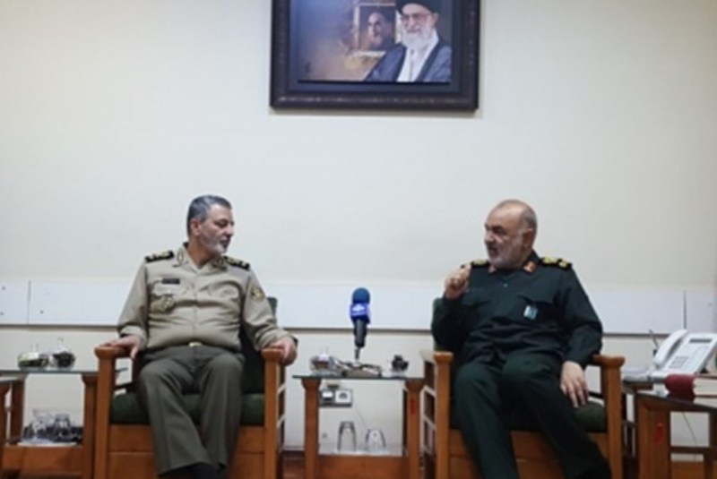 دیدار فرماندهان سپاه و ارتش (+عکس) دیدار فرماندهان سپاه و ارتش (+عکس)