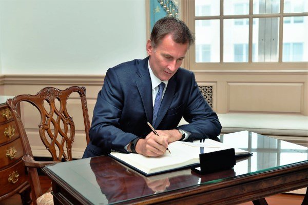 وزیر خارجه انگلیس: درباره صادق&zwnj;خان 150 درصد با ترامپ موافقم