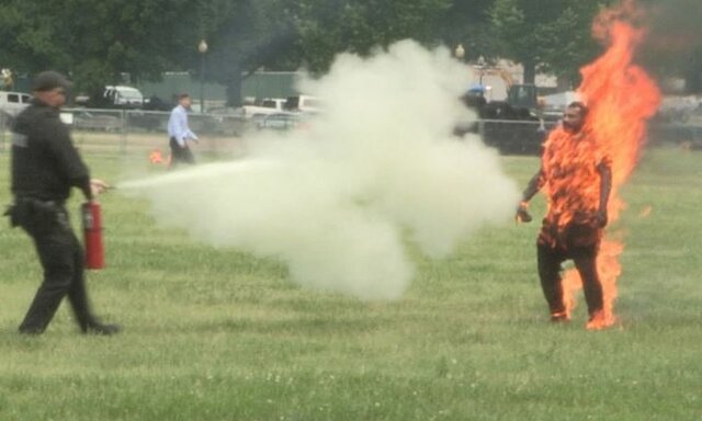 مرگ مردی که مقابل کاخ سفید خودسوزی کرد