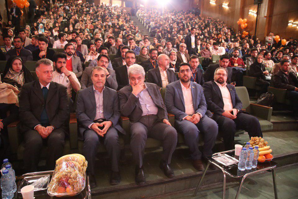 فن&zwnj;آورد؛ مجری آزمون استخدام بخش خصوصی