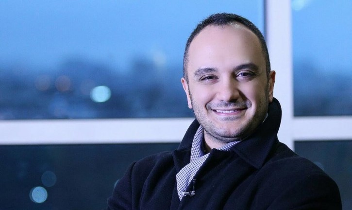 حمایت احسان کرمی: کاش سکوت می&zwnj;کردید/ او میلیاردها سرمایه برای تلویزیون جذب کرد