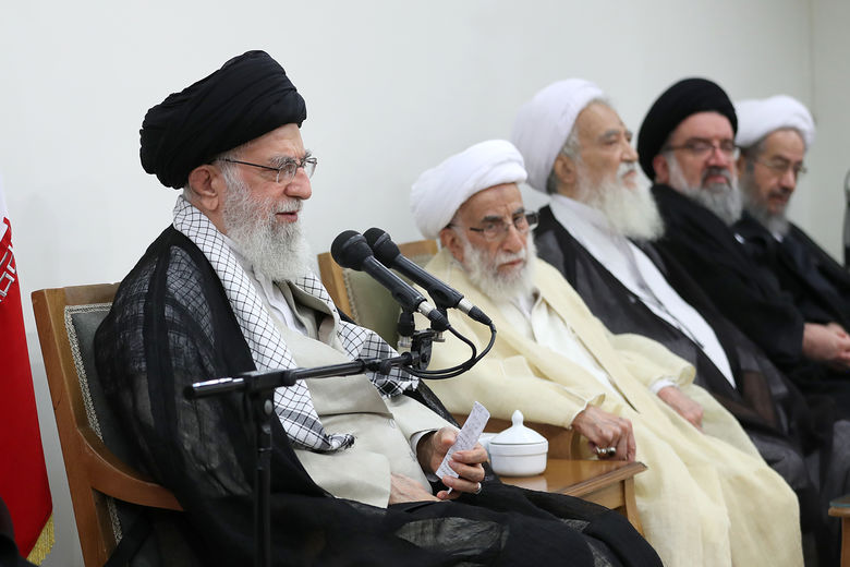 مقام معظم رهبری: اروپایی&zwnj;ها مذاکره می&zwnj;کنند، تماس می&zwnj;گیرند، وعده می&zwnj;دهند پوچ، همه&zwnj;اش پوچ