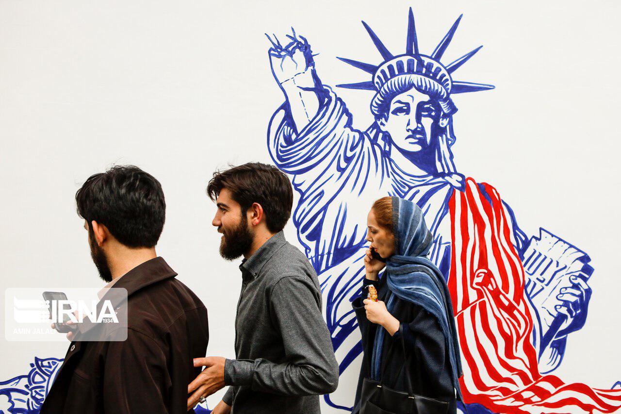 رونمایی از دیوارنگاره&zwnj;های سفارت سابق آمریکا (+عکس)