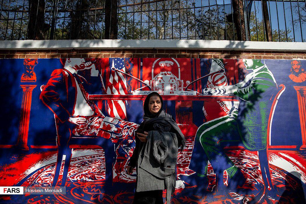 رونمایی از دیوارنگاره&zwnj;های سفارت سابق آمریکا (+عکس)