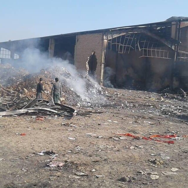 آتش&zwnj;سوزی در انبار یک نشر(+عکس)