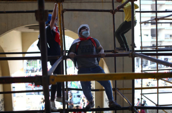 ساختمان توخالی مقر معترضان عراق (+عکس) ساختمان توخالی مقر معترضان عراق (+عکس)