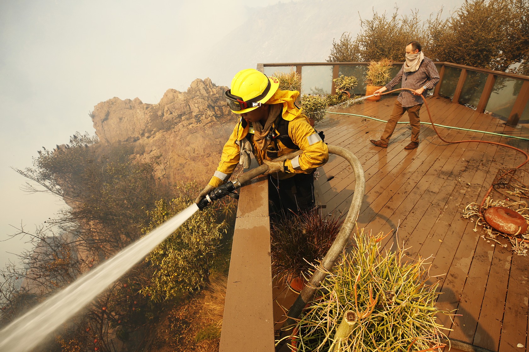 آتش&zwnj;سوزی کالیفرنیا: هزاران نفر آواره، یک میلیون نفر در خاموشی