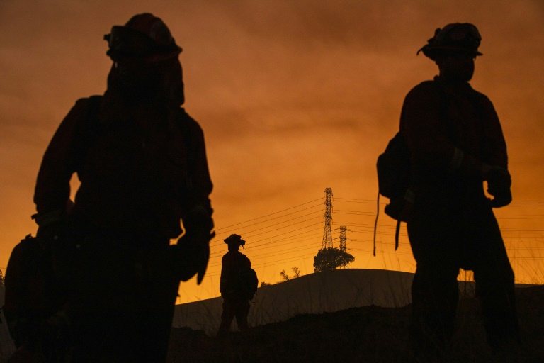 آتش&zwnj;سوزی کالیفرنیای آمریکا: هزاران نفر آواره، یک میلیون نفر در خاموشی (+عکس)