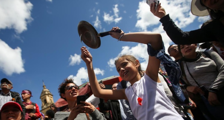 اعتراضات رقصان کلمبیا (+عکس)/ تجمع 40 هزار نفری در مرکز پایتخت