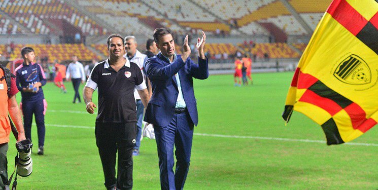 مدیرعامل فولاد: مردم باید بدانند چرا رسانه ملی در حال زدن فوتبال است/ فدراسیون از ورود دوربینها به ورزشگاه ها جلوگیری کند فولاد خوزستان