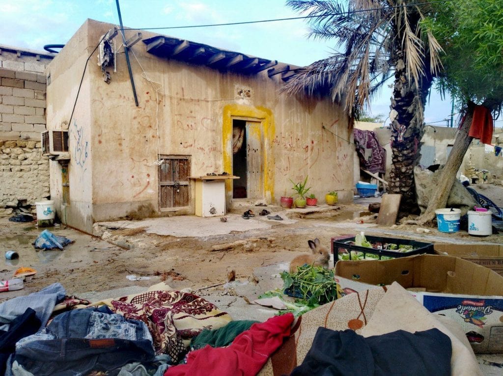 گزارشی از زیست بومیان و کارگران مهاجر در منطقه آزاد: مطرودان کیش