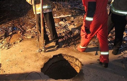 سقوط مرگبار کارگر جوان به چاه 25 متری در تهران (+عکس)