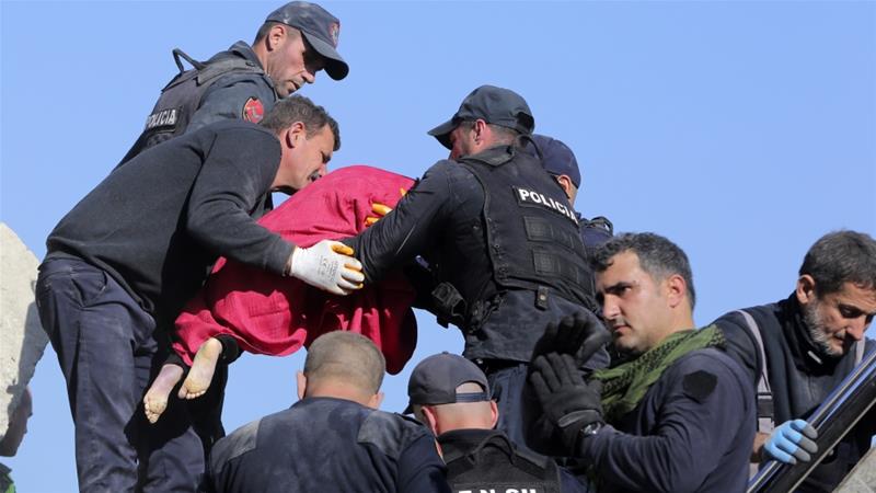 نجات آسیبدیدگان زلزله در آلبانی (+عکس) نجات آسیبدیدگان زلزله در آلبانی (+عکس)