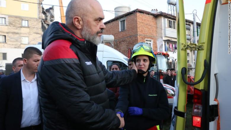 نجات آسیبدیدگان زلزله در آلبانی (+عکس) نجات آسیبدیدگان زلزله در آلبانی (+عکس)