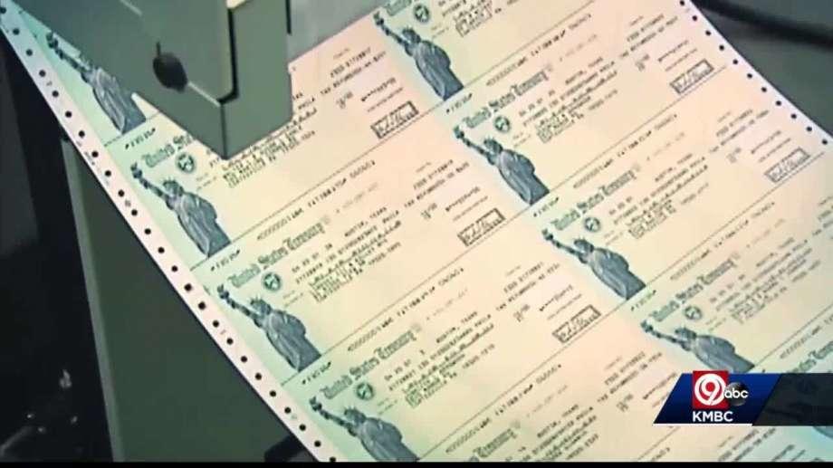 آغاز پرادخت یارانه نقدی کرونایی در آمریکا