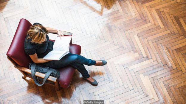 کتابفروشیها در سراسر جهان چگونه با کرونا مقابله میکنند؟ کتابفروشیها