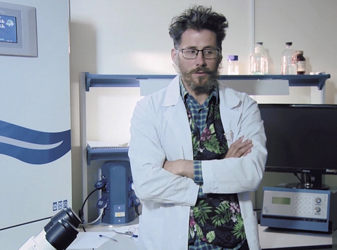 قتل یک دانشمند روسی که روی واکسن کرونا تحقیق میکرد (+عکس) قتل یک دانشمند روسی که روی واکسن کرونا تحقیق میکرد (+عکس)