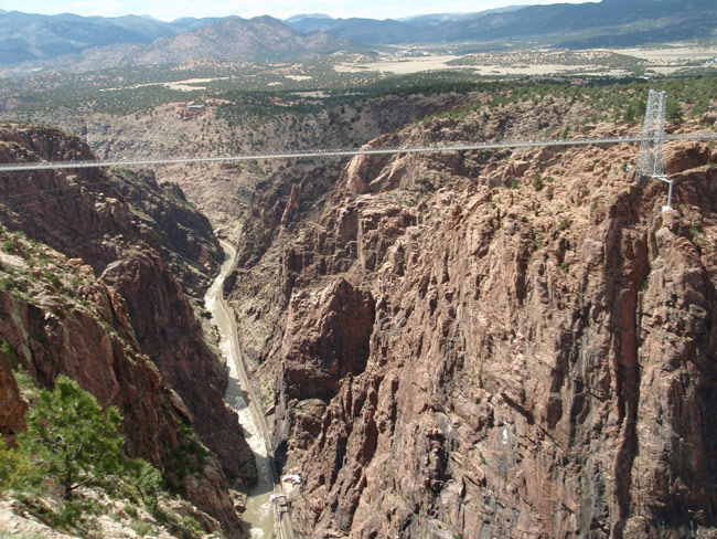 عبور از خطرناک&zwnj;ترین پل جهان