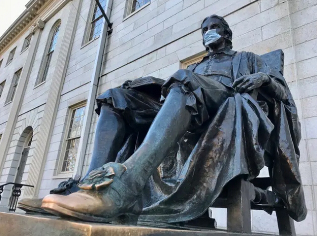 دانشگاه هاروارد تحت فشار کمک 8.6 میلیون دلاری کرونا را پس داد