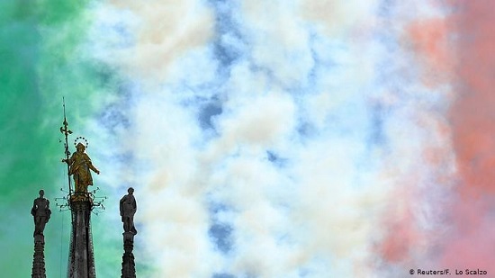 رنگ&zwnj;های سبز، سفید و سرخ در آسمان میلان (+عکس)