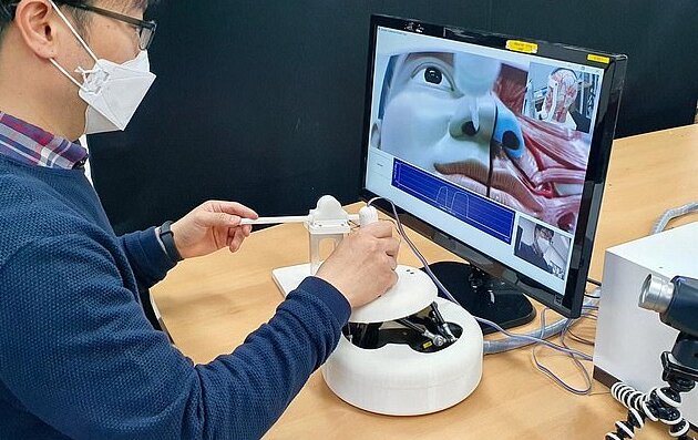 ربات&zwnj;ها برای انجام تست کرونا جاگزین انسان می&zwnj;شوند