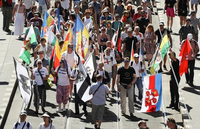 تظاهرات علیه محدودیت کرونایی