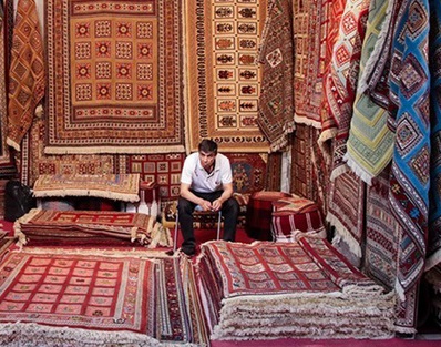 خیانت نابخشودنی برخی تجار به صنعت فرش/ عرضه نمونه&zwnj;های چینی به جای فرش اصیل ایرانی