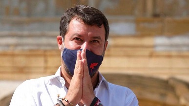 آغاز محاکمه سالوینی به اتهام جلوگیری از پهلوگیری کشتی پناهجویان درایتالیا