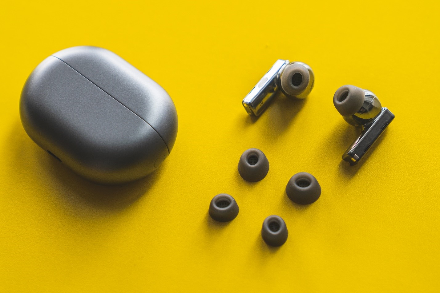 هندزفری بی&zwnj;سیم FreeBuds Pro؛ طراحی خاص و کیفیت بالا صدا در یک قاب