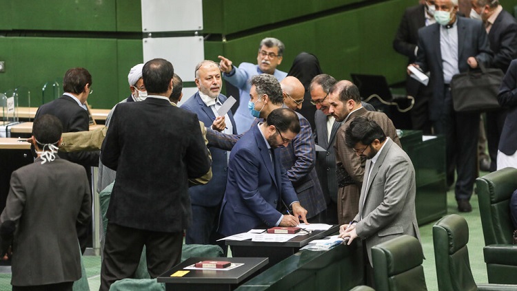 جزئیات تحویل خودروی دناپلاس به روایت ۶ نماینده مجلس/ پرشیا کیفیت نداشت، دناپلاس گرفتیم/ قسط خودرو ماهی ۳ میلیون تومان است