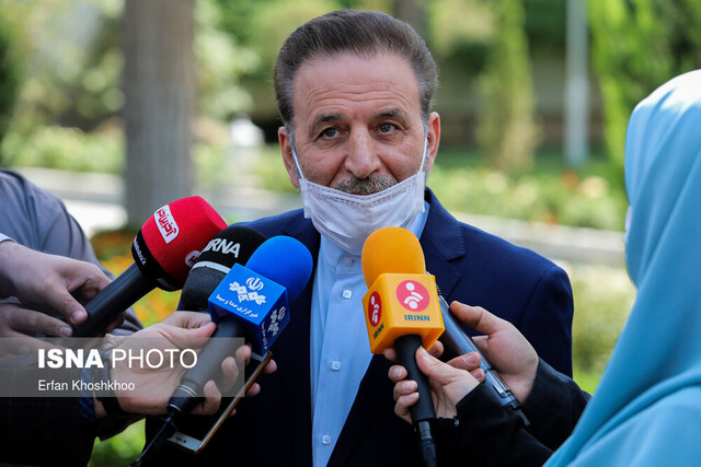 واعظی: دولت در بورس دخالت نمی&zwnj;کند اما از سرمایه هایش مراقبت می کند