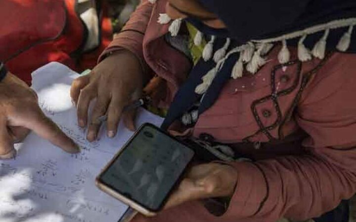 اجارۀ ساعتی گوشی و تبلت برای درسخواندن/وضعیت بد تحصیلی 5 میلیون دانشآموز گوشی و تبلت برای درسخواندن