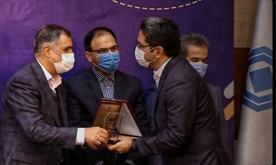 انتخاب معاون بیمه های اشخاص بیمه دی به عنوان مدیر شایسته صنعت بیمه