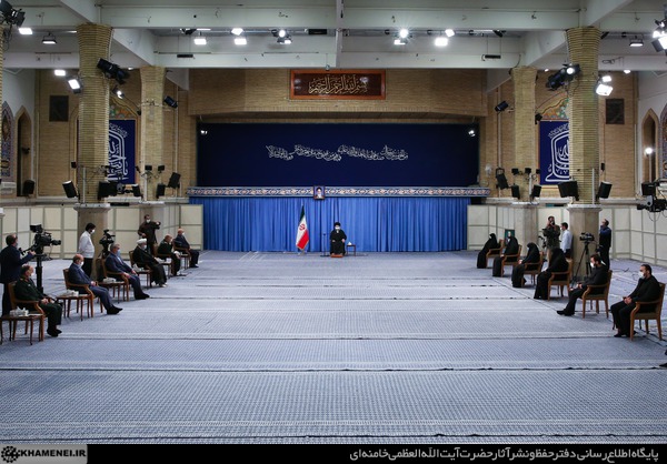 مقام معظم رهبری: در رفع تحریم&zwnj;ها یک ساعت هم نباید تاخیر کنیم