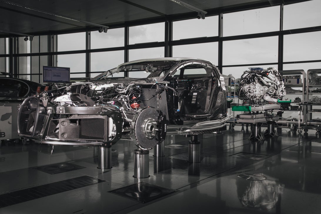 بوگاتی شیرون چگونه تولید می شود؛ ترکیب هنر و مهندسی در یک بوگاتی شیرون چگونه تولید می شود؛ ترکیب هنر و مهندسی در یک