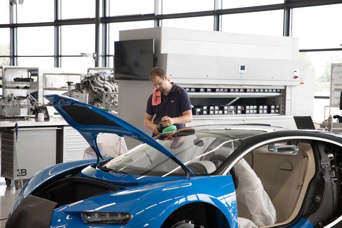 بوگاتی شیرون چگونه تولید می شود؛ ترکیب هنر و مهندسی در یک بوگاتی شیرون چگونه تولید می شود؛ ترکیب هنر و مهندسی در یک