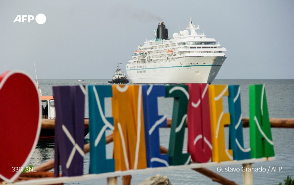 برای اولین بار بعد از 15 سال / کشتی گردشگران اروپایی به ونزوئلا رفت (+عکس)