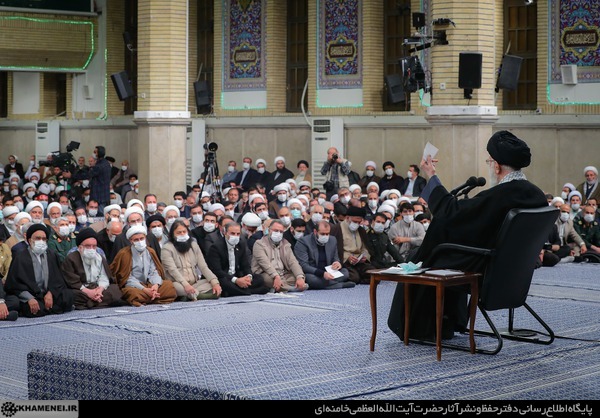 مقام معظم رهبری: راه رفع وسوسه تبلیغاتیِ اثرگذار بر ذهن جوان و نوجوان باتوم نیست، تبیین و روشنگری است مقام معظم رهبری: راه رفع وسوسه تبلیغاتیِ اثرگذار بر ذهن جوان و نوجوان باتوم نیست، تبیین و روشنگری است