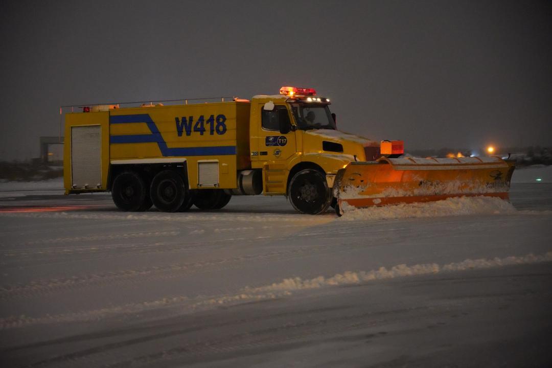 شرکت فرودگاه‌ها: باند فرودگاه بین المللی مشهد تا پاکسازی کامل بسته است / لغو 57 پرواز داخلی و خارجی