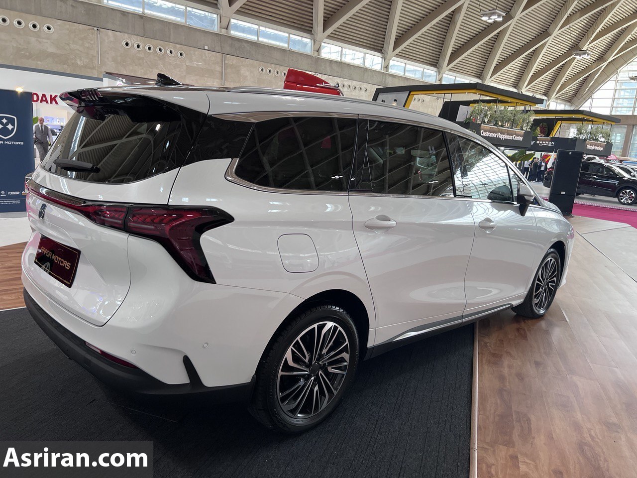 نگاهی به سوبا M4 یک 7 نفره لوکس، محصولی از خودروسازی فردا (+عکس) نگاهی به سوبا M4 یک 7 نفره لوکس، محصولی از خودروسازی فردا (+عکس)