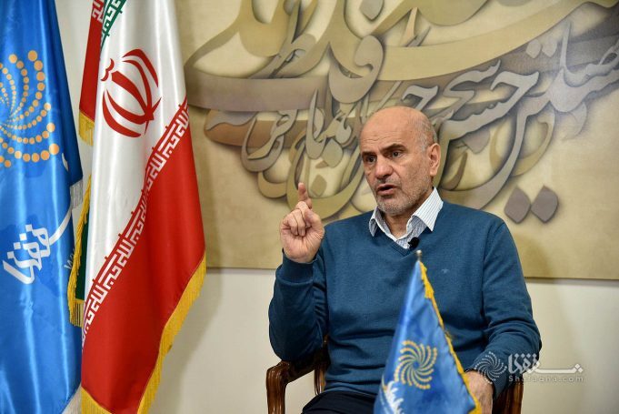 فرشاد مؤمنی، اقتصاددان: احتمال افزایش قیمت «حامل‌های انرژی» در سال آینده بسیار است/ بدنه حکومت از نظر کیفیت کارشناسی با یک سقوط بی سابقه روبه‌رو شده