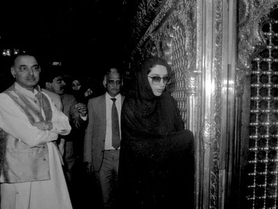 بی‌نظیر بوتو؛ خون زن شرقی در میدان سیاست/ همۀ فرضیه‌های معمای ترور