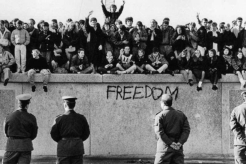 رژیم‌های اقتدارگرا چگونه از بین می‌روند؟