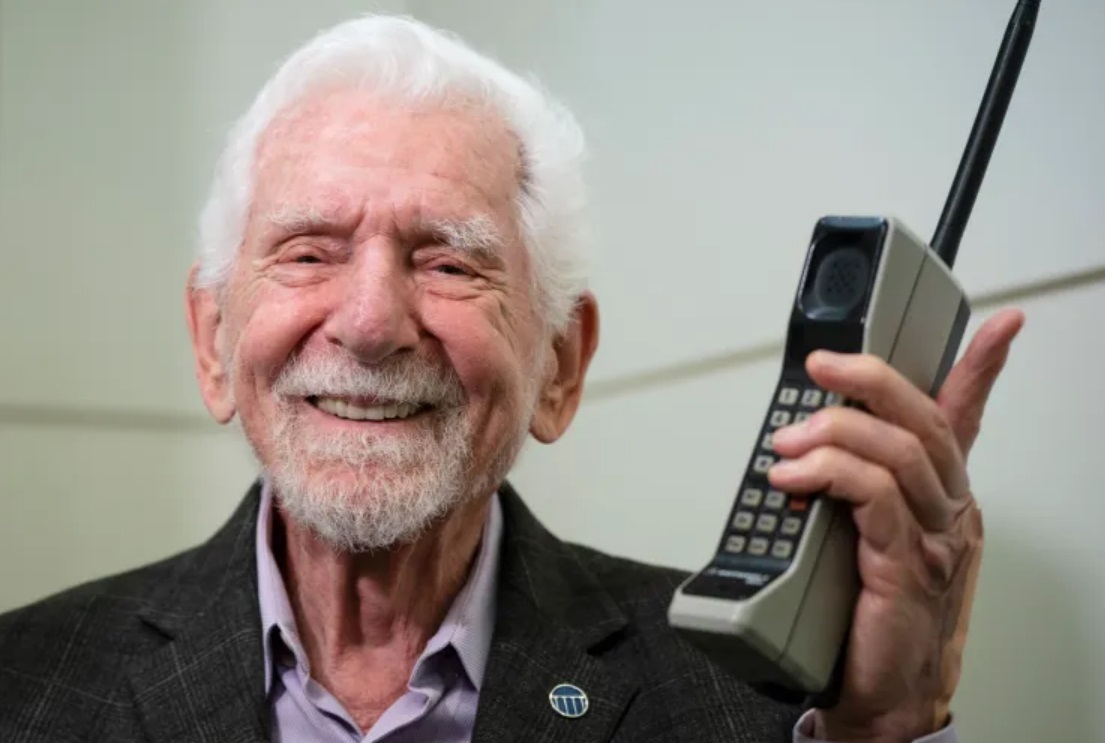 مخترع موبایل درباره آینده: تبدیل گوشی موبایل به تراشه زیر پوست