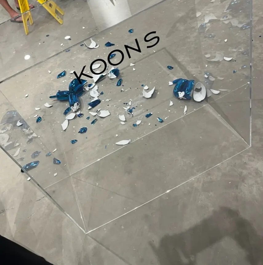 خرد شدن مجسمه سگی بادکنکی 42 هزار دلاری/ تکههای آن خریدار دارد خرد شدن مجسمه سگی بادکنکی 42 هزار دلاری/ تکههای آن خریدار دارد