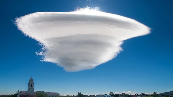 رمزگشایی از پدیده ابرهای عجیب در آسمان و زلزله (عکس)