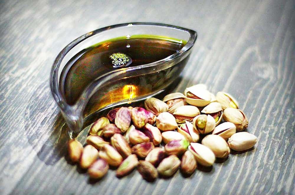 از فواید روغن پسته برای تمام بدن