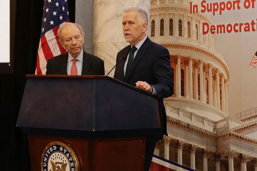 بولتون: به مدد اعتراضات داخلی در ایران آمریکا به پیروزی بسیار نزدیک شده است