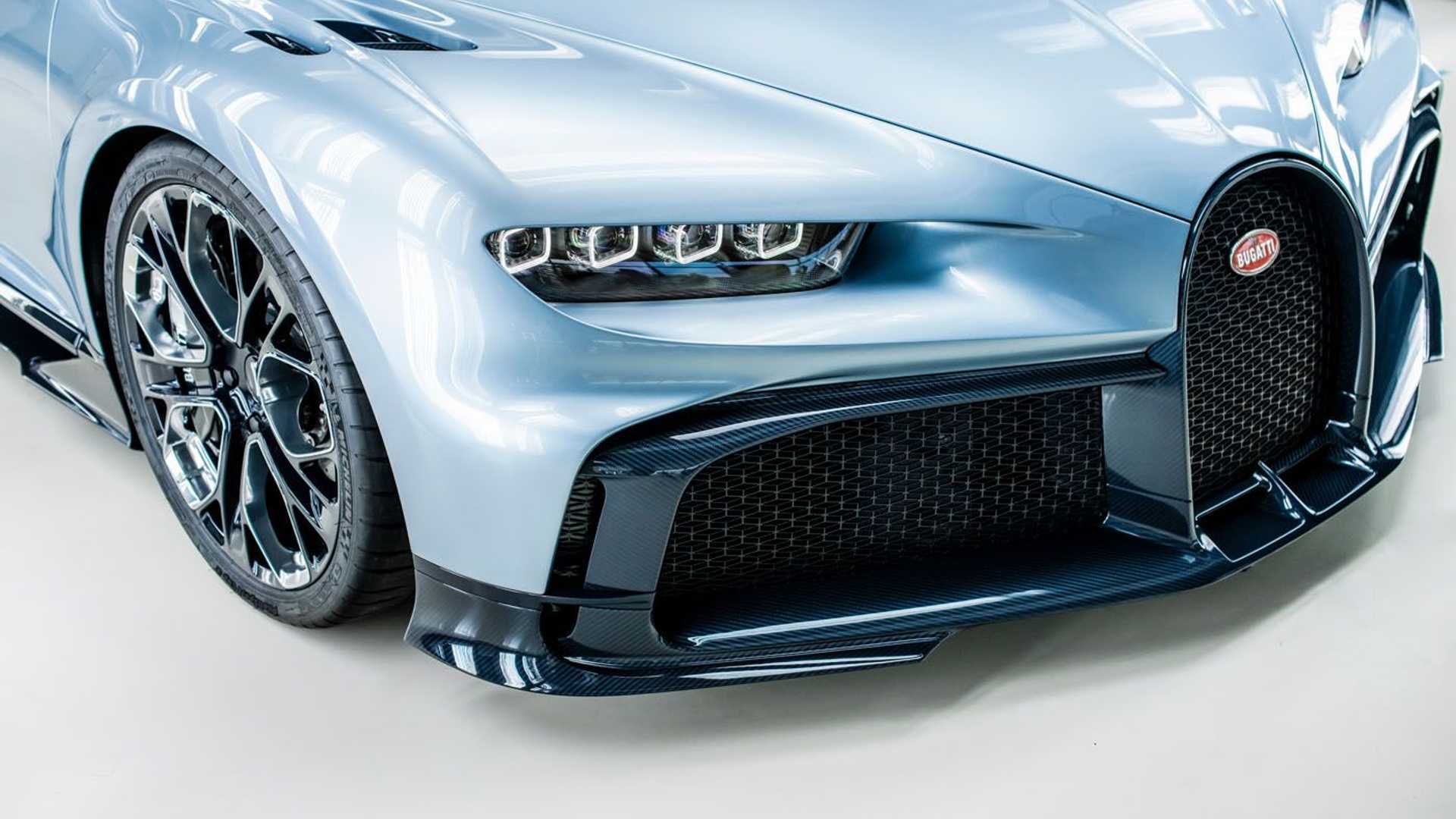 بوگاتی شیرون؛ خودرویی که فقط رنگ آمیزی آن به 600 ساعت زمان نیاز دارد