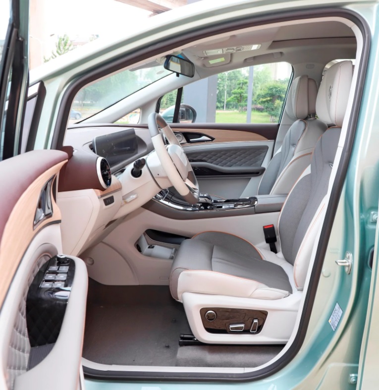 مدیر بازاریابی خودروسازی فردا: فروش خودرو جدید 